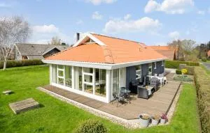 Stunning Home In Juelsminde With Wifi - Endelave By