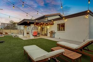 HUGE Golf course Family home-FREE Heated Pool-Theater-Gym