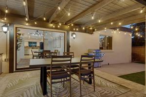 HUGE Golf course Family home-FREE Heated Pool-Theater-Gym