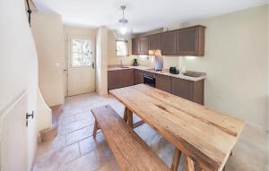 Maisons de vacances 2 Bedroom Stunning Home In Saint-laurent-de-la-cabrerisse : photos des chambres