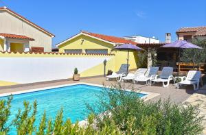 Ferienhaus mit Privatpool für 16 Personen ca 200 qm in Galižana, Istrien Istrische Riviera 