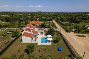 Ferienhaus mit Privatpool für 8 Personen ca 250 qm in Šišan, Istrien Südküste von Istrien