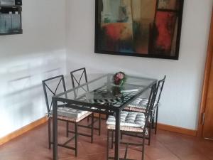 Modern retreat by the lake