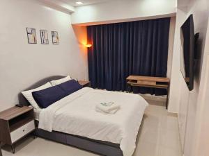 BGC Beautiful Large 1 Bedroom Condo Sleeps 3 Adults