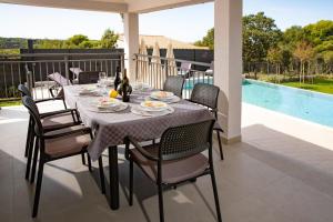 Ferienhaus mit Privatpool für 6 Personen ca 160 qm in Pula, Istrien Istrische Riviera