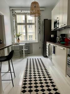 Art Deco Flat in Punavuori, High Ceilings & Lift