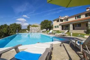 Ferienhaus mit Privatpool für 8 Personen ca 220 qm in Skitača, Istrien Bucht von Raša - Skitača