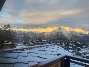 Penthouse spa access , 6 bedroom, 6 baths by Jolidi