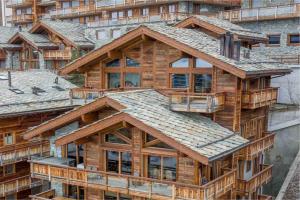 Penthouse spa access , 6 bedroom, 6 baths by Jolidi