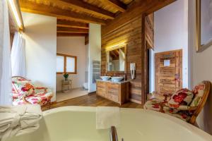 Penthouse spa access , 6 bedroom, 6 baths by Jolidi