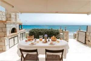 Seafront Villa Cside w BBQ and private yard - Andiskárion