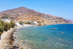 Seafront Villa Cside w BBQ and private yard