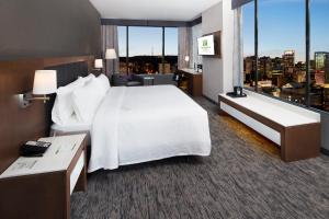 Holiday Inn Hotel & Suites - Montreal Centre-ville Ouest by IHG