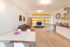 Ferienwohnung für 4 Personen ca 70 qm in Torri del Benaco, Gardasee Ostufer Gardasee - a87453