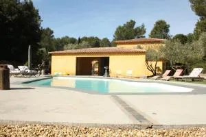 Très belle Bastide provençale avec Piscine pour 10 Personnes - 勒博塞