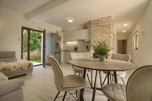 Ferienhaus mit Privatpool für 8 Personen ca 160 qm in Golas, Istrien Istrische Riviera 