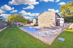 Ferienhaus mit Privatpool für 8 Personen ca 130 qm in Galižana, Istrien Istrische Riviera 