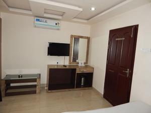 HOTEL BREEZE NEW JALPAIGURI