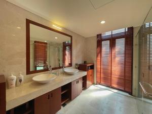 Biệt Thự Có Hồ Bơi Riêng (Villa with Private Pool)