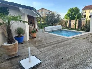 Villa de charme, piscine privée et pool-house - Frontonas