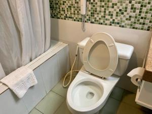 Maharaja Oriental Suite Makati