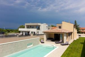 Ferienhaus mit Privatpool für 8 Personen ca 120 qm in Šišan, Istrien Südküste von Istrien