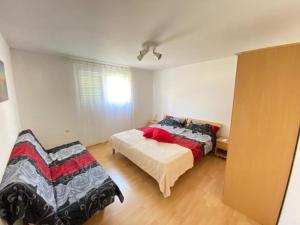 Ferienwohnung für 6 Personen ca 70 qm in Privlaka, Dalmatien Norddalmatien