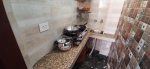 Aggarwal guest house lajpat nagar, rooms with private kitchen Android tv wifi and fridge