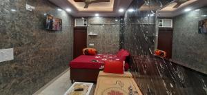 Aggarwal guest house lajpat nagar, rooms with private kitchen Android tv wifi and fridge