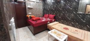 Aggarwal guest house lajpat nagar, rooms with private kitchen Android tv wifi and fridge