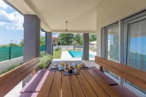 Ferienhaus mit Privatpool für 8 Personen ca 200 qm in Smoljanci, Istrien Westküste von Istrien