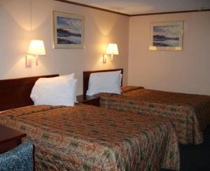 Double Room with Two Double Beds - Non-Smoking room in Budgetel Inn & Suites