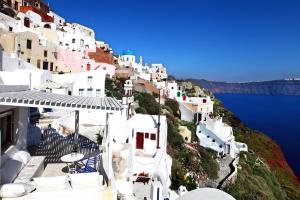 Menias Cave House Santorini Greece