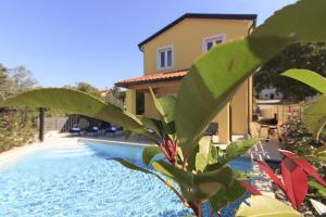 Ferienhaus mit Privatpool für 8 Personen ca 120 qm in Mugeba, Istrien Istrische Riviera 