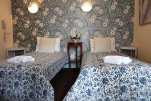 Hotels Hotel California : Chambre Lits Jumeaux