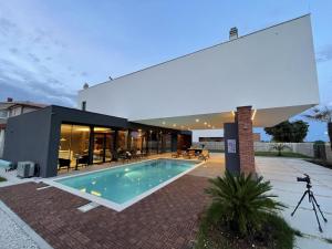 Ferienhaus mit Privatpool für 10 Personen ca 250 qm in Ližnjan, Istrien Südküste von Istrien