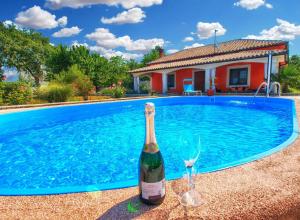 Ferienhaus mit Privatpool für 6 Personen ca 100 qm in Hreljici, Istrien Bucht von Raša