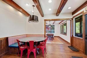 Mountain Chalet Just Blocks from Gondola and Main St