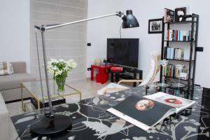 Mia Ginger, Stazione Trastevere vicinanze