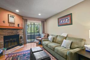 Cozy 2BR in Heart of Breckenridge with Ski Access