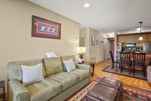 Cozy 2BR in Heart of Breckenridge with Ski Access