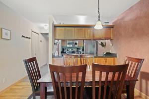 Cozy 2BR in Heart of Breckenridge with Ski Access