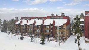 Cozy Ski In Ski Out Walk to Main St