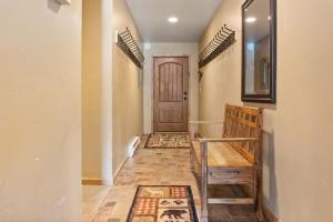 Cozy Ski In Ski Out Walk to Main St