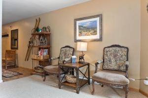 Cozy Ski In Ski Out Walk to Main St