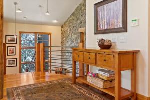 4BR Apres Ski & Golf Retreat with Hot Tub!