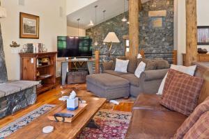 4BR Apres Ski & Golf Retreat with Hot Tub!