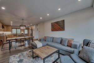 Ski In Out Townhome with Hot Tub and Lovely Mtn Views