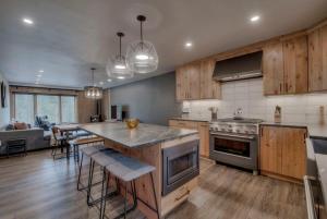 Ski In Out Townhome with Hot Tub and Lovely Mtn Views