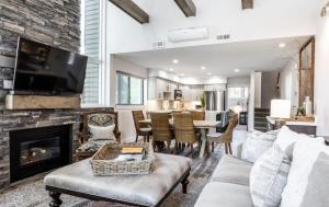 Remodeled 4BR Close to Canyons Village and Skiing